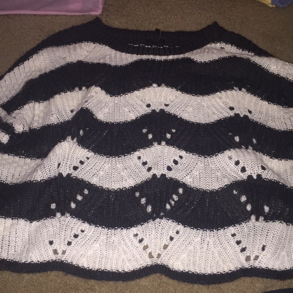 Jessica Simpson sweater
